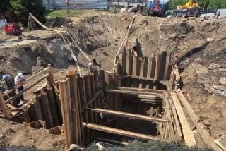 В Новосибирске продолжается ремонт аварийного коллектора в Горском