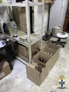 В Новосибирске разоблачен подпольный цех контрафактного алкоголя